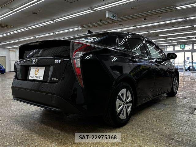Toyota PRIUS 2017-12 7502367-17