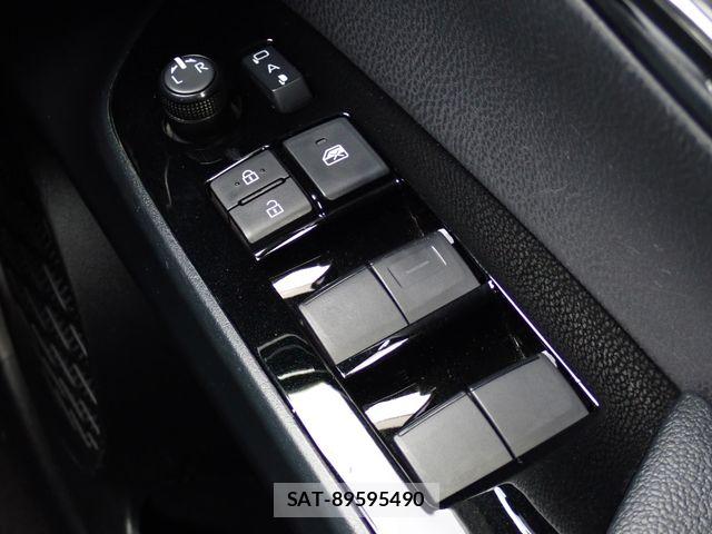Toyota PRIUS 2023-05 7509748-12