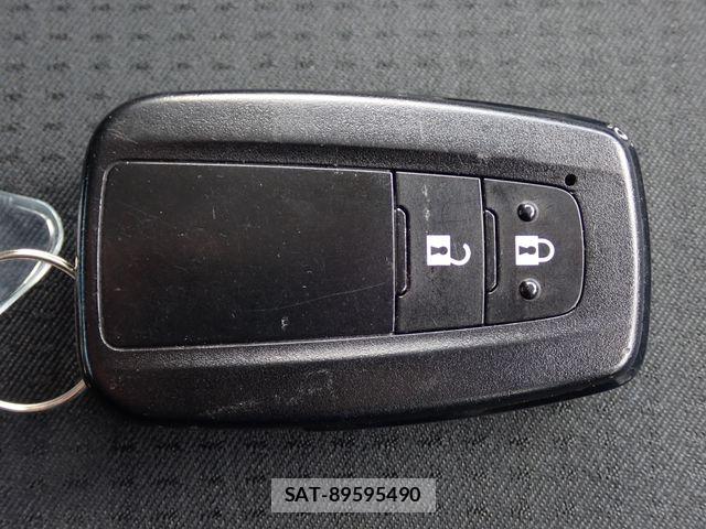 Toyota PRIUS 2023-05 7509748-19