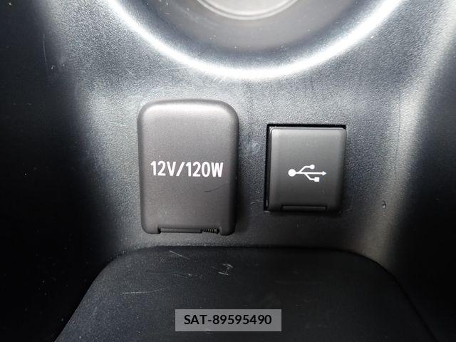 Toyota PRIUS 2023-05 7509748-25