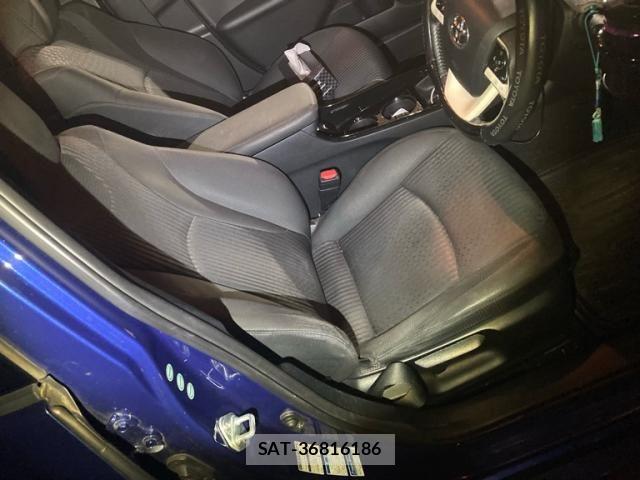 Toyota PRIUS 2016-02 7509751-11