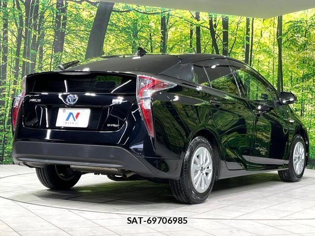 Toyota PRIUS 2017-01 7619364-17