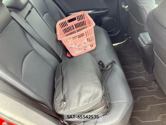 Toyota PRIUS 2015-12 7619367-18