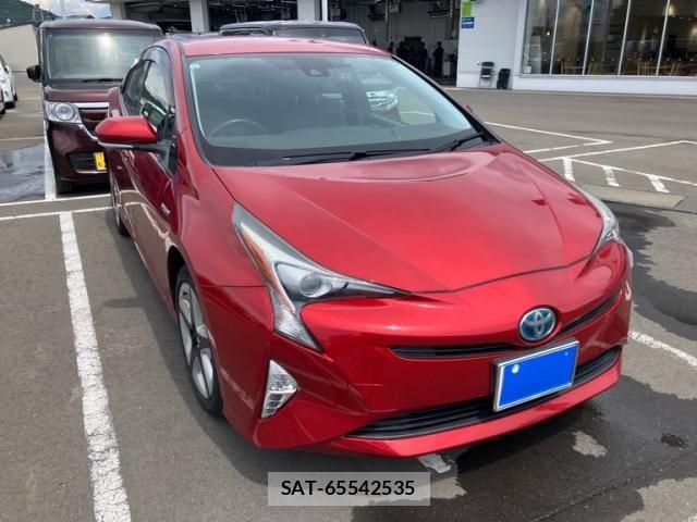 Toyota PRIUS 2015-12 7619367-1