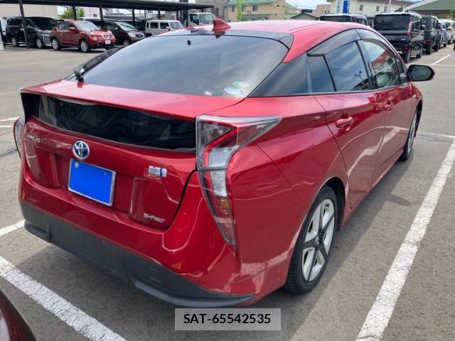 Toyota PRIUS 2015-12 7619367-3