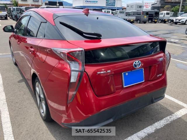 Toyota PRIUS 2015-12 7619367-4