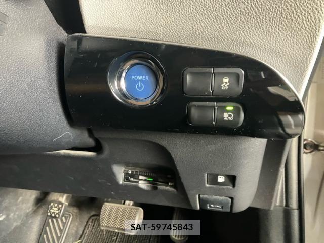 Toyota PRIUS 2016-01 7619366-16