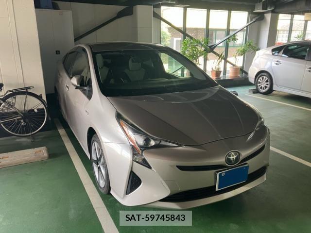 Toyota PRIUS 2016-01 7619366-1