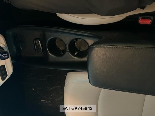 Toyota PRIUS 2016-01 7619366-26