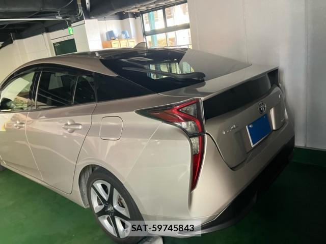 Toyota PRIUS 2016-01 7619366-2