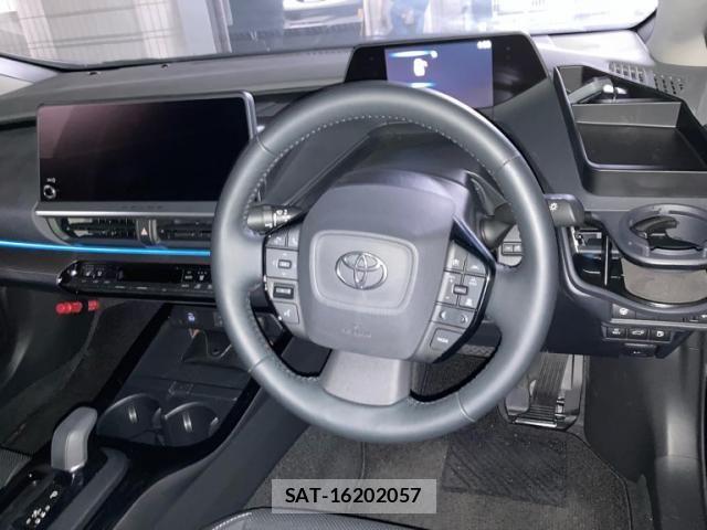 Toyota PRIUS 2023-07 7619352-12