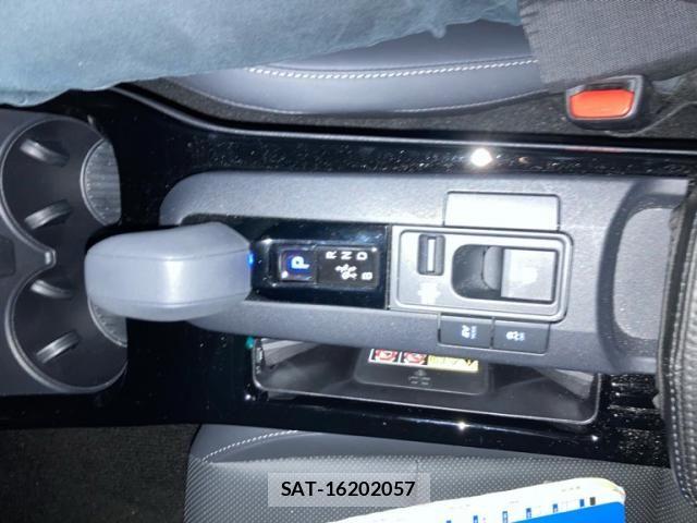 Toyota PRIUS 2023-07 7619352-19