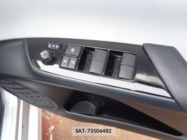 Toyota PRIUS 2019-06 7727508-12
