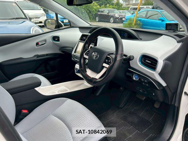 Toyota PRIUS 2017-09 7727504-9