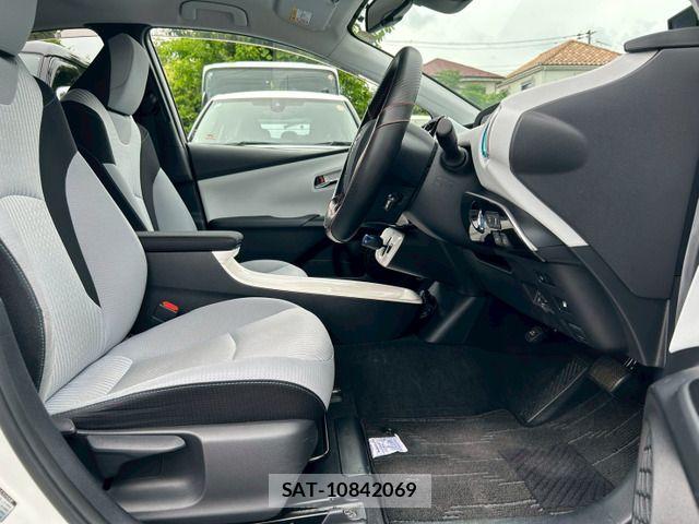Toyota PRIUS 2017-09 7727504-10