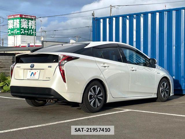 Toyota PRIUS 2015-12 7727505-16