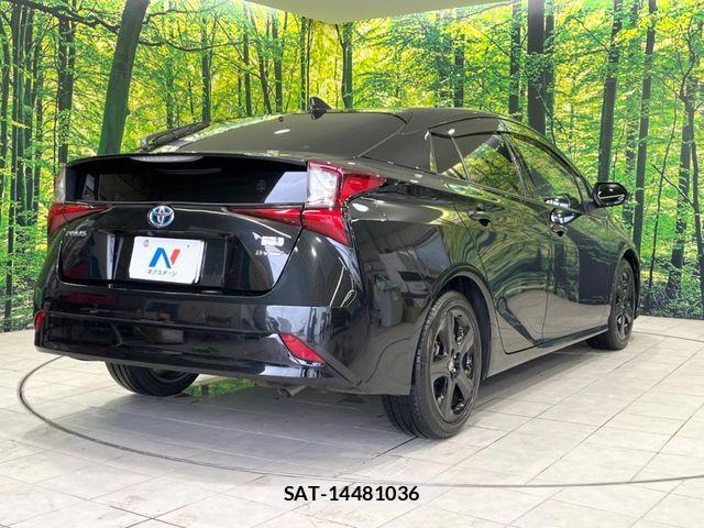 Toyota PRIUS 2021-10 7788432-16