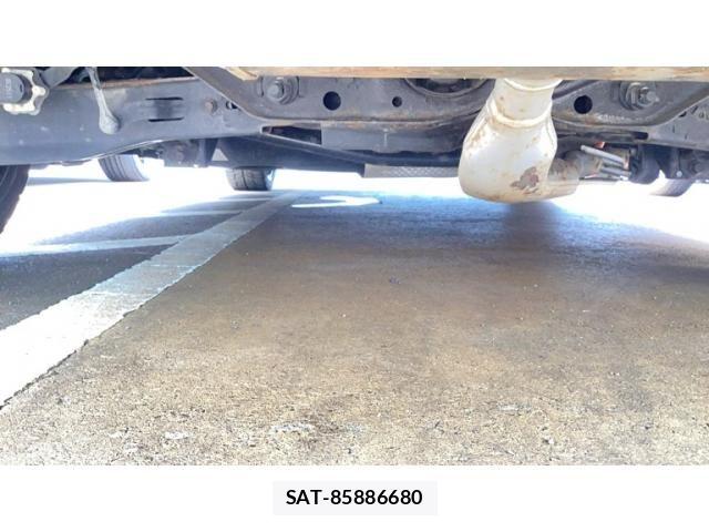 Toyota PRIUS 2018-07 7878953-12