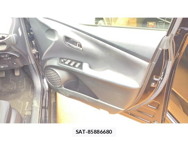 Toyota PRIUS 2018-07 7878953-15