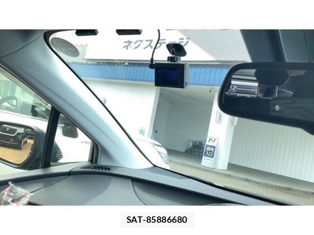 Toyota PRIUS 2018-07 7878953-21