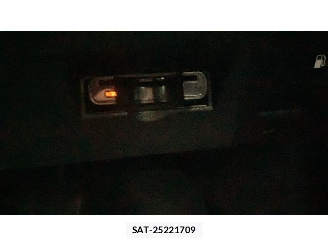 Toyota PRIUS 2015-12 7878963-25