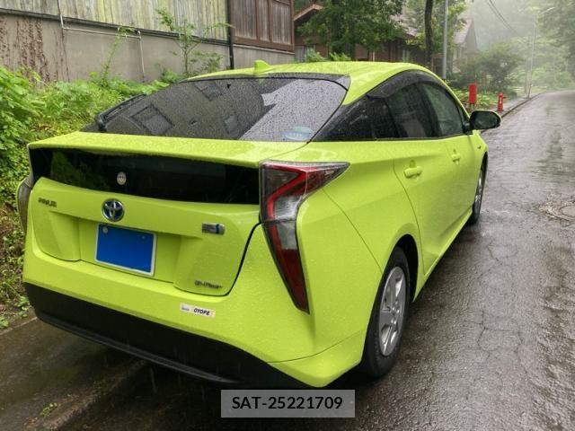 Toyota PRIUS 2015-12 7878963-6