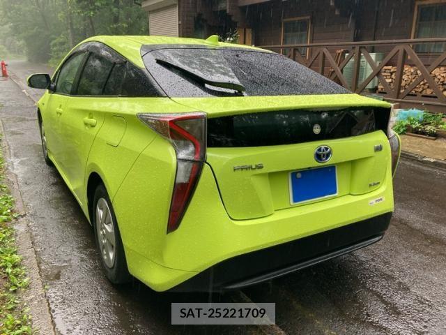 Toyota PRIUS 2015-12 7878963-7