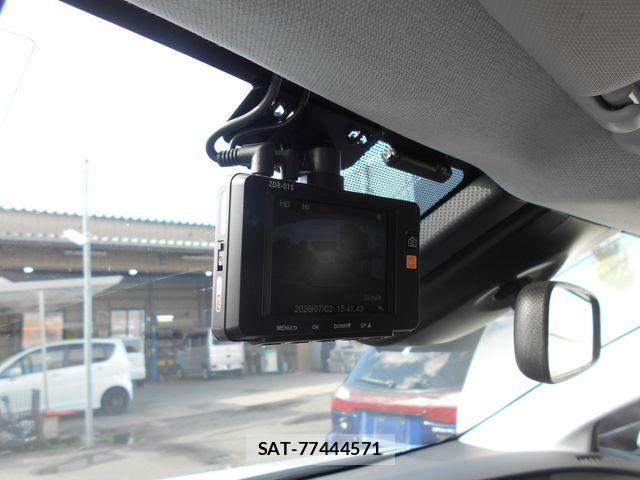 Toyota PRIUS 2019-03 7878962-20