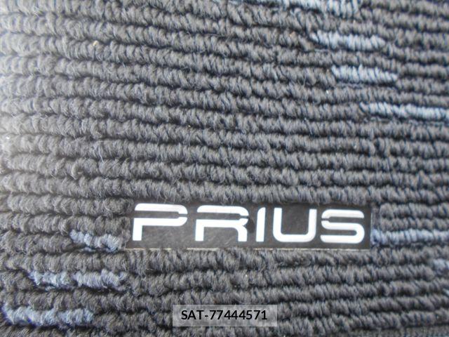 Toyota PRIUS 2019-03 7878962-21