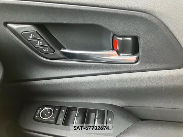 Toyota PRIUS 2023-05 7878952-15