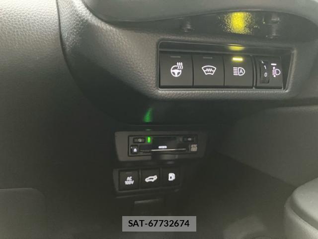 Toyota PRIUS 2023-05 7878952-16