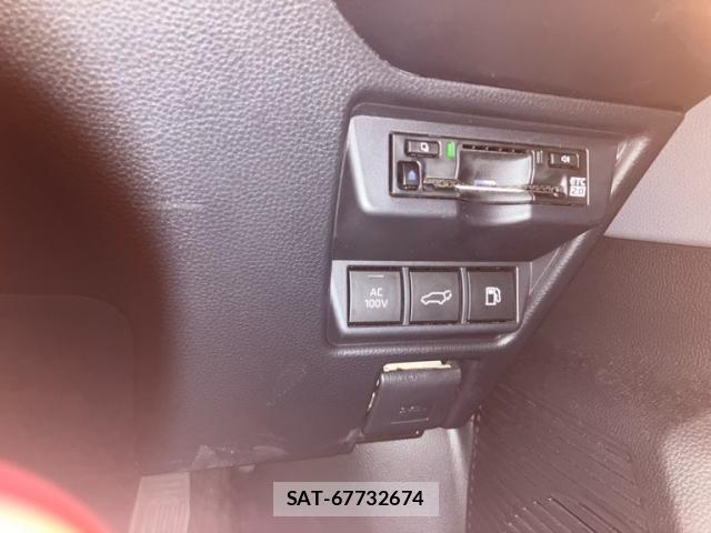 Toyota PRIUS 2023-05 7878952-17