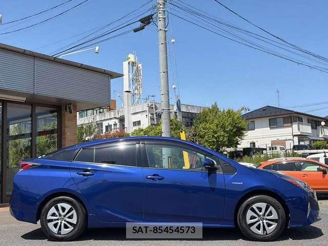 Toyota PRIUS 2016-05 7878954-2
