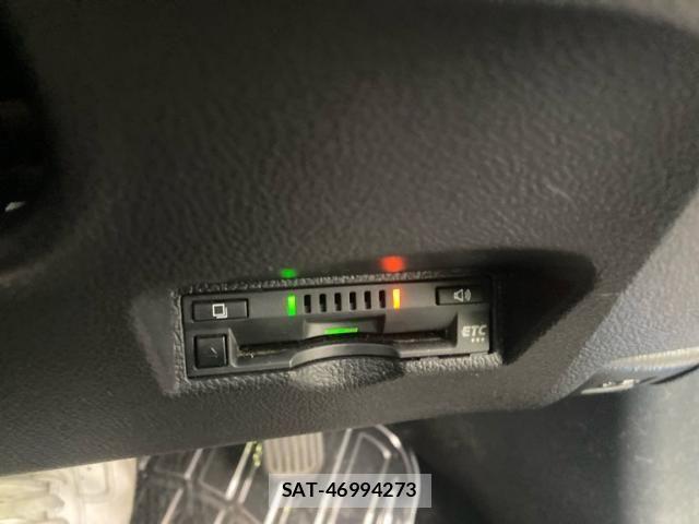Toyota PRIUS 2019-06 7980701-16