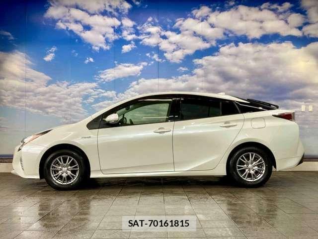 Toyota PRIUS 2017-11 7980699-17