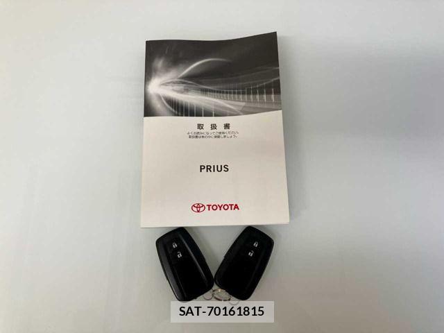 Toyota PRIUS 2017-11 7980699-4