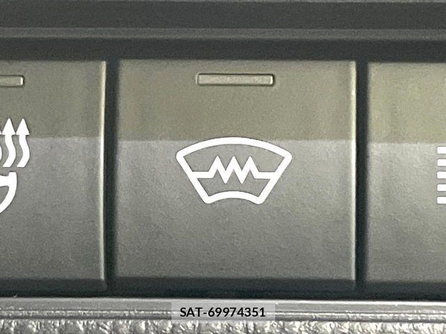 Toyota PRIUS 2023-05 8037762-5