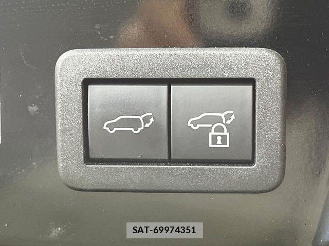 Toyota PRIUS 2023-05 8037762-7