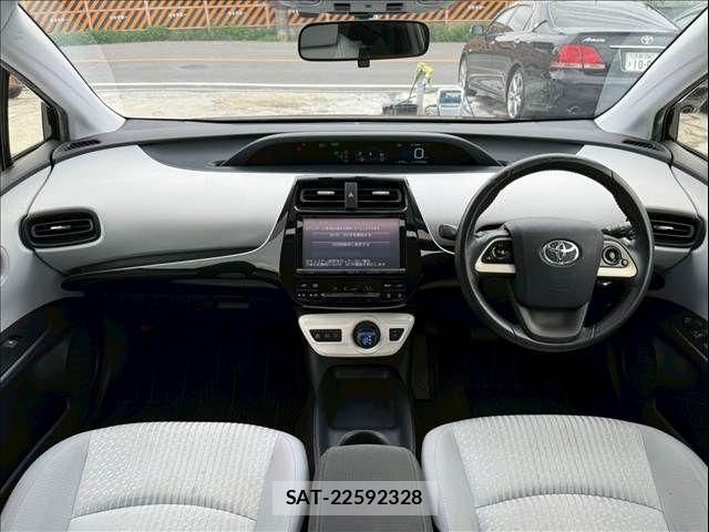 Toyota PRIUS 2015-12 8037767-12
