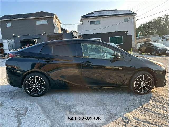 Toyota PRIUS 2015-12 8037767-3