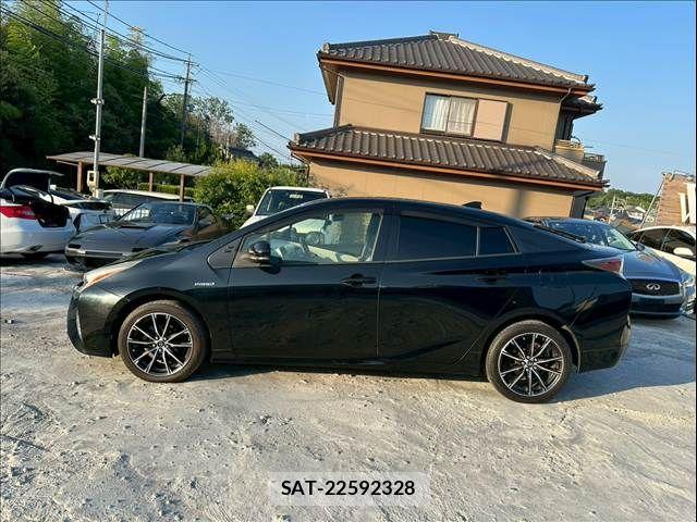 Toyota PRIUS 2015-12 8037767-4