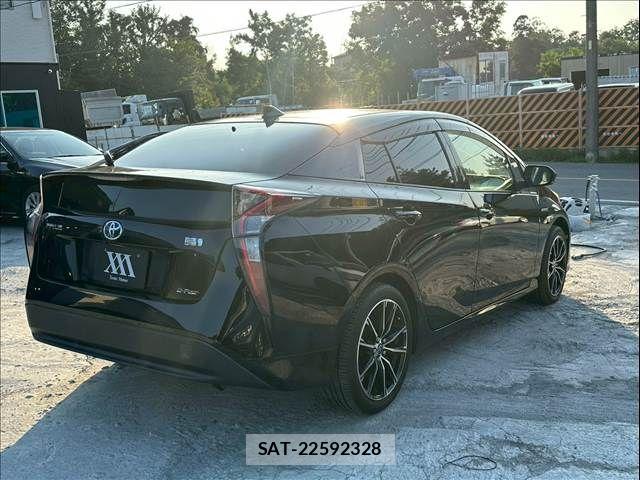 Toyota PRIUS 2015-12 8037767-5