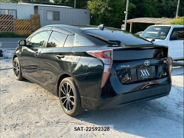 Toyota PRIUS 2015-12 8037767-6
