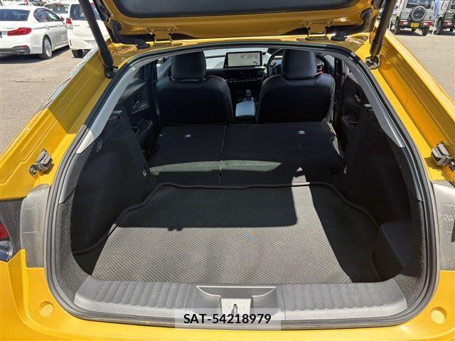 Toyota PRIUS 2023-06 8037764-18