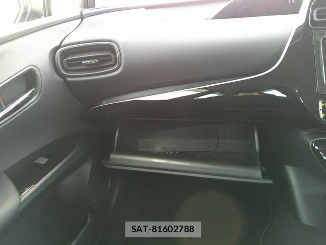 Toyota PRIUS 2021-06 8075204-13