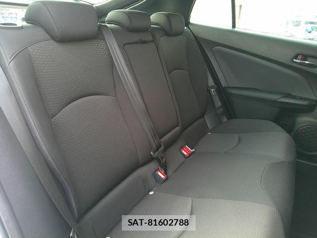 Toyota PRIUS 2021-06 8075204-15