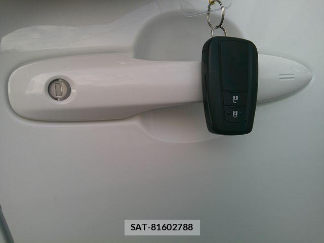 Toyota PRIUS 2021-06 8075204-17