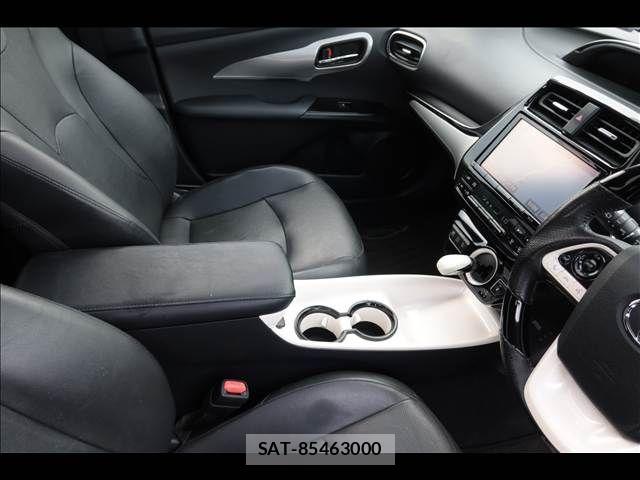 Toyota PRIUS 2017-01 8075209-11