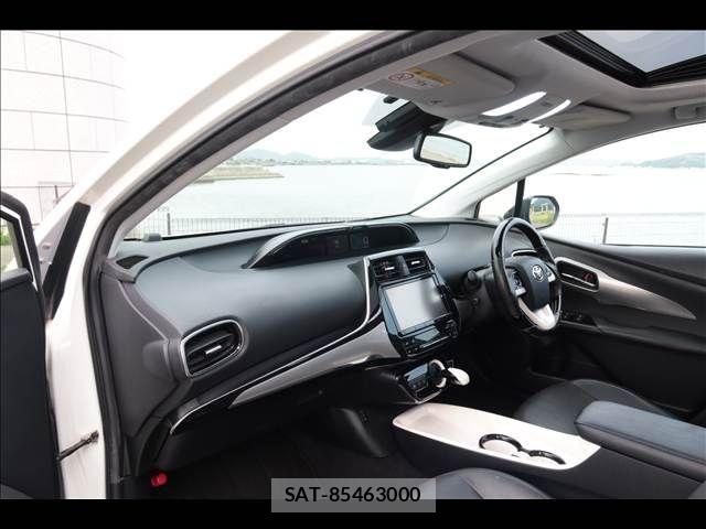 Toyota PRIUS 2017-01 8075209-15