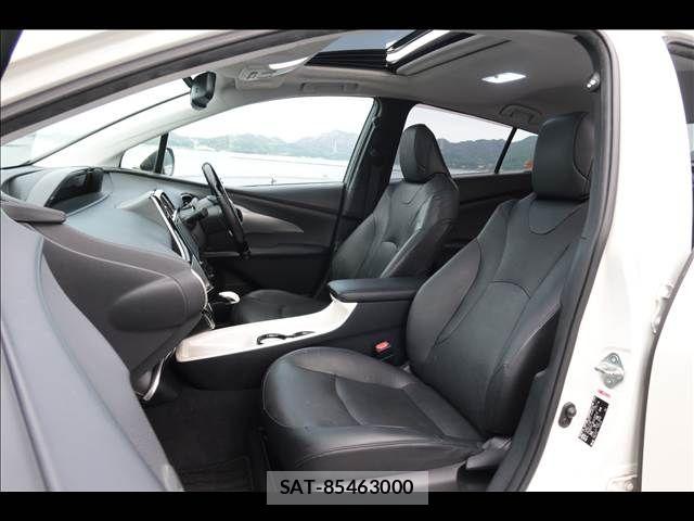 Toyota PRIUS 2017-01 8075209-16